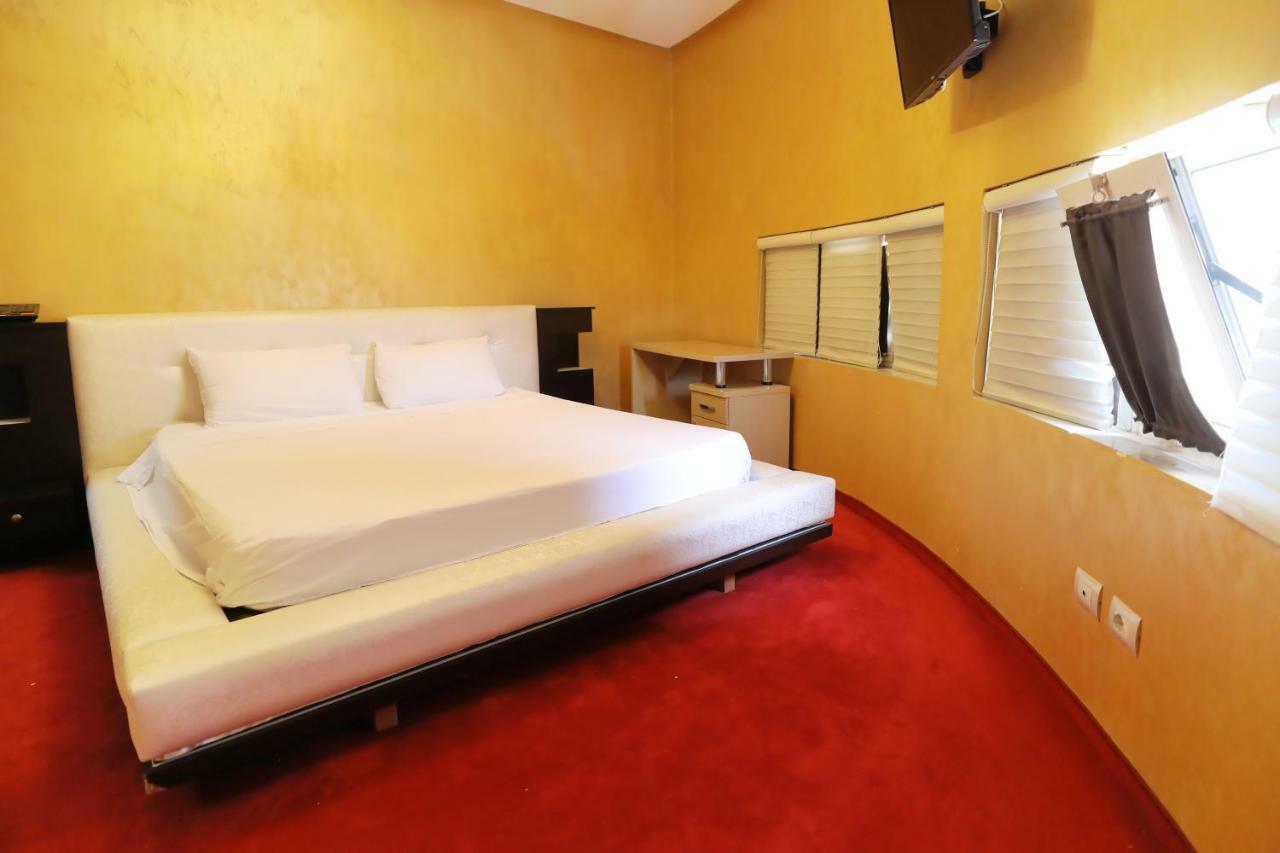 Hotel Gjuta Tirana Esterno foto