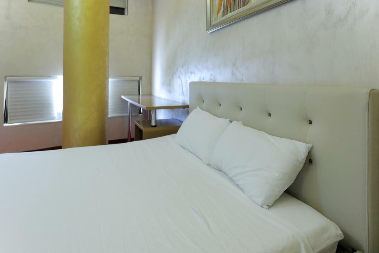 Hotel Gjuta Tirana Esterno foto