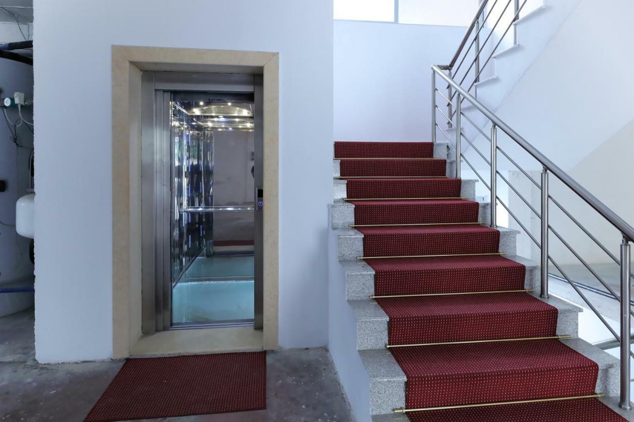 Hotel Gjuta Tirana Esterno foto