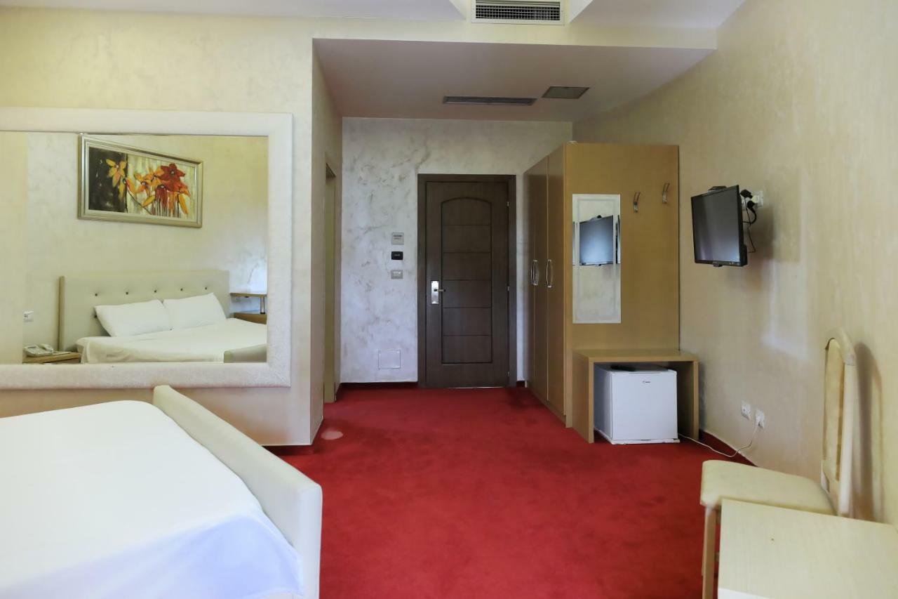 Hotel Gjuta Tirana Esterno foto