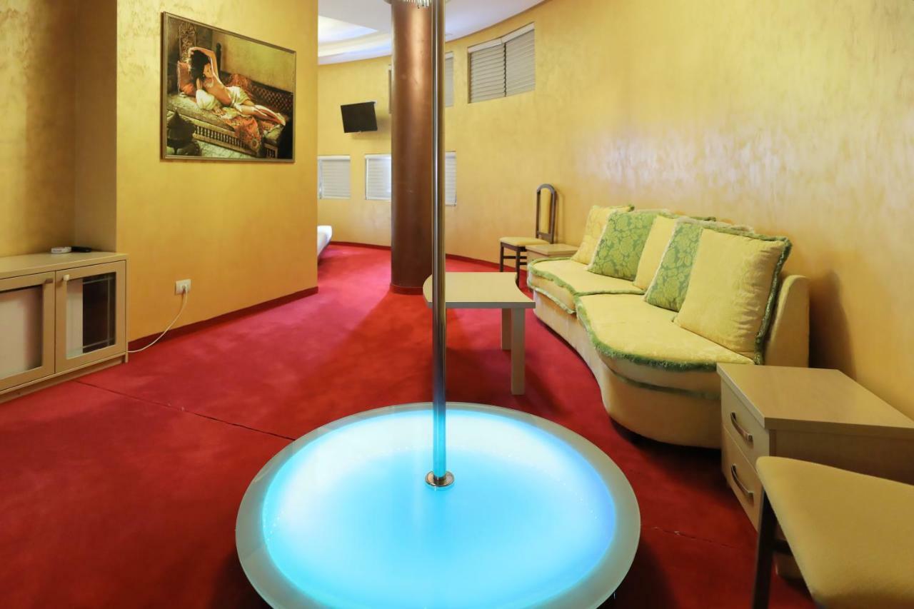 Hotel Gjuta Tirana Esterno foto