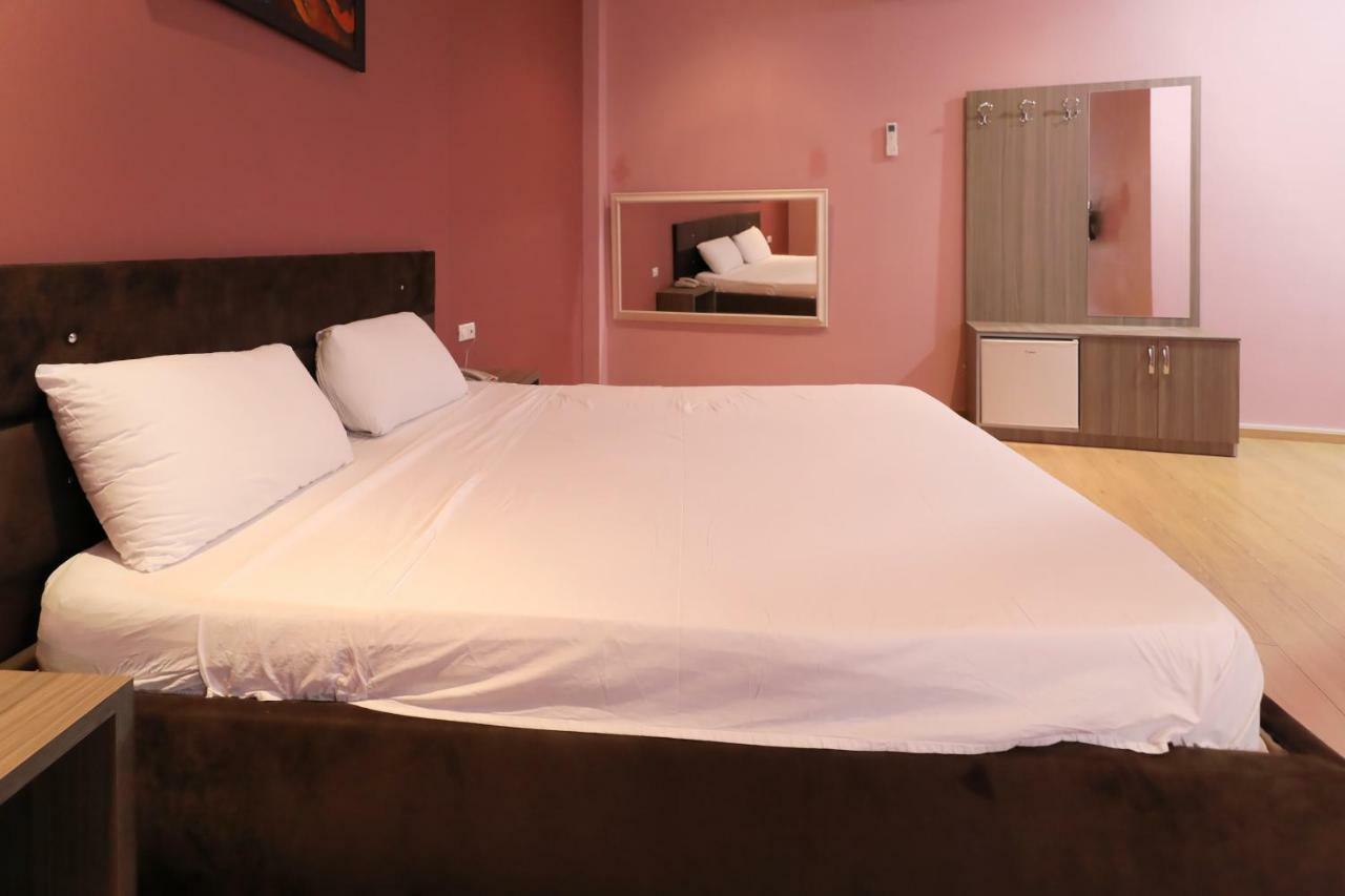 Hotel Gjuta Tirana Esterno foto