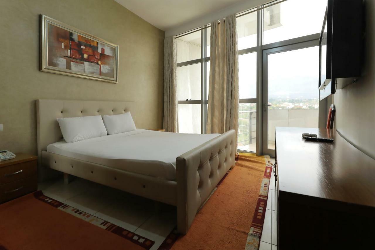 Hotel Gjuta Tirana Esterno foto