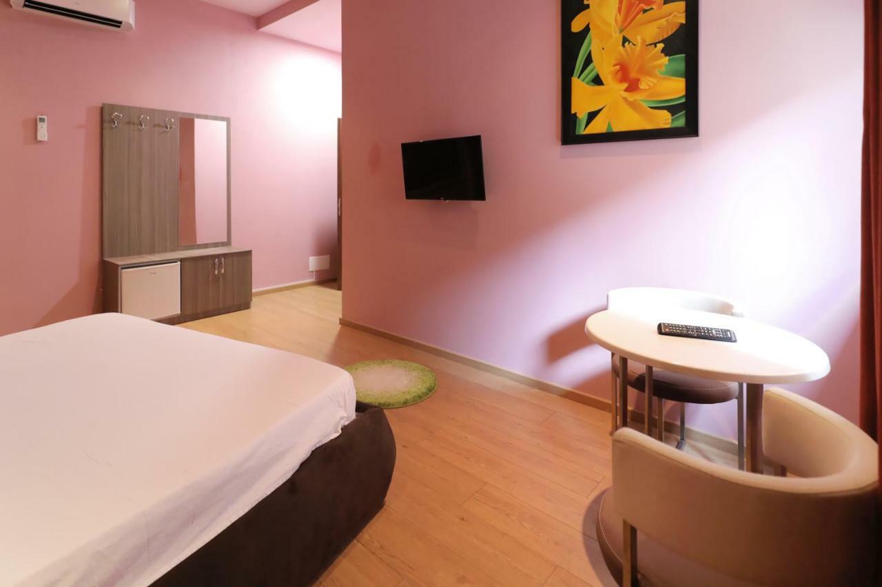 Hotel Gjuta Tirana Esterno foto